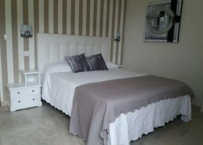 Apartamentos La Pradera De Isla